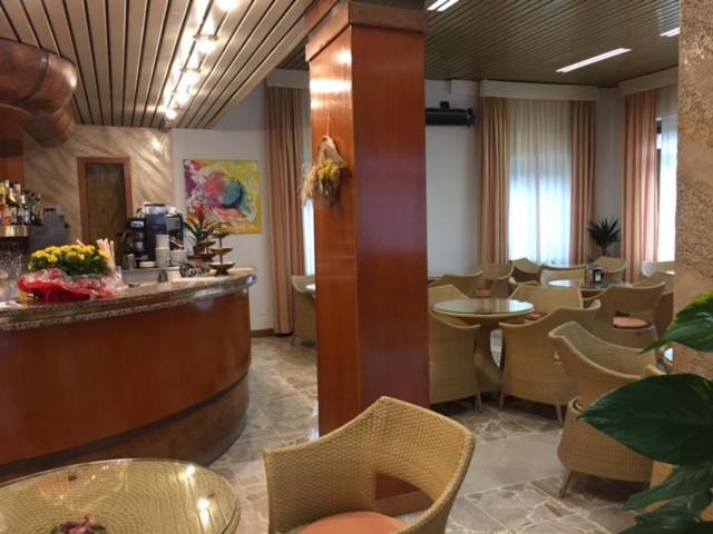 Hotel Kristall ディアーノ・マリーナ エクステリア 写真